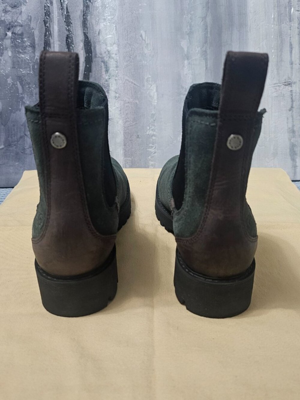Ariat Ladies Wexford Lug Waterproof Forest Night Suede Chelsea Boots - Size 9B - Picture 6 of 9